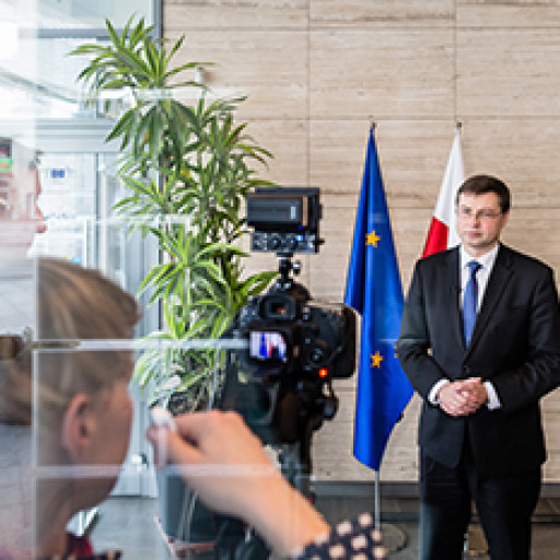 Dombrovskis w Polsce